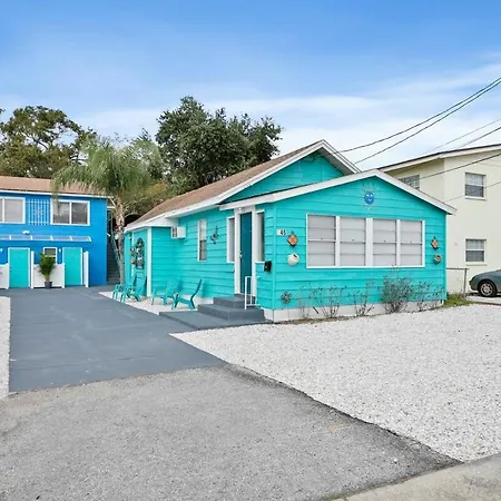 Sunset Cottage On Main Street - Cozy Oasis With Fire Pit